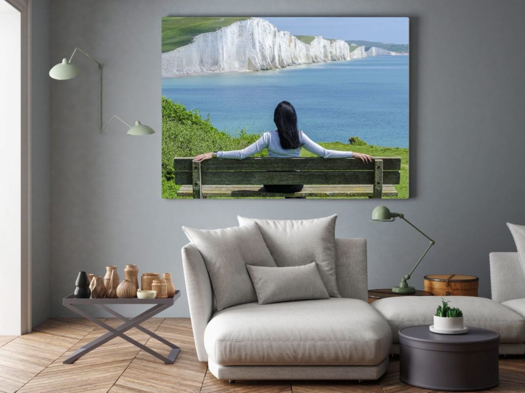 Photo sur toile accrochée dans un salon