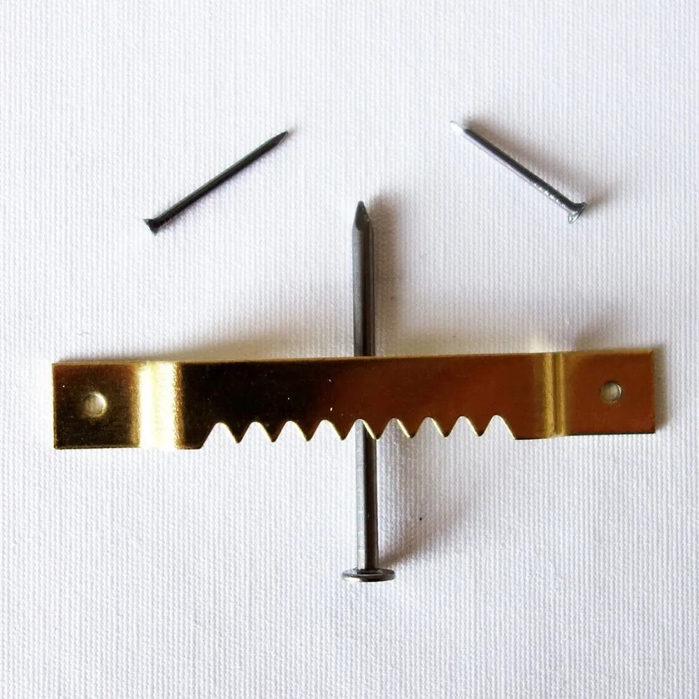 Attaches dentelées pour châssis